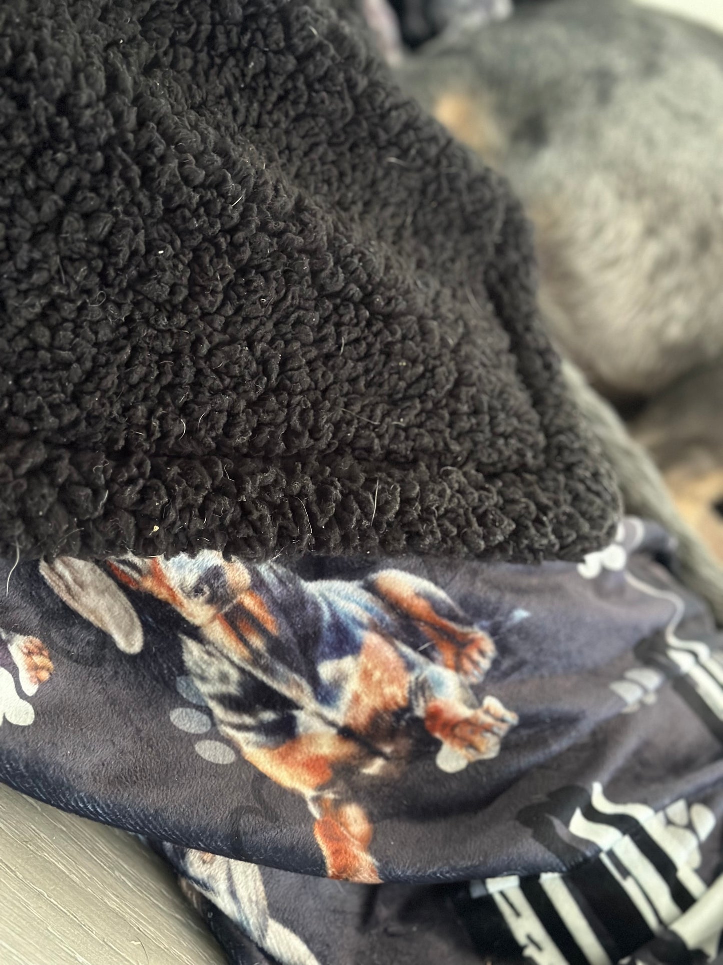 Bully & Friends Sherpa Blankies🐾🖤🤍